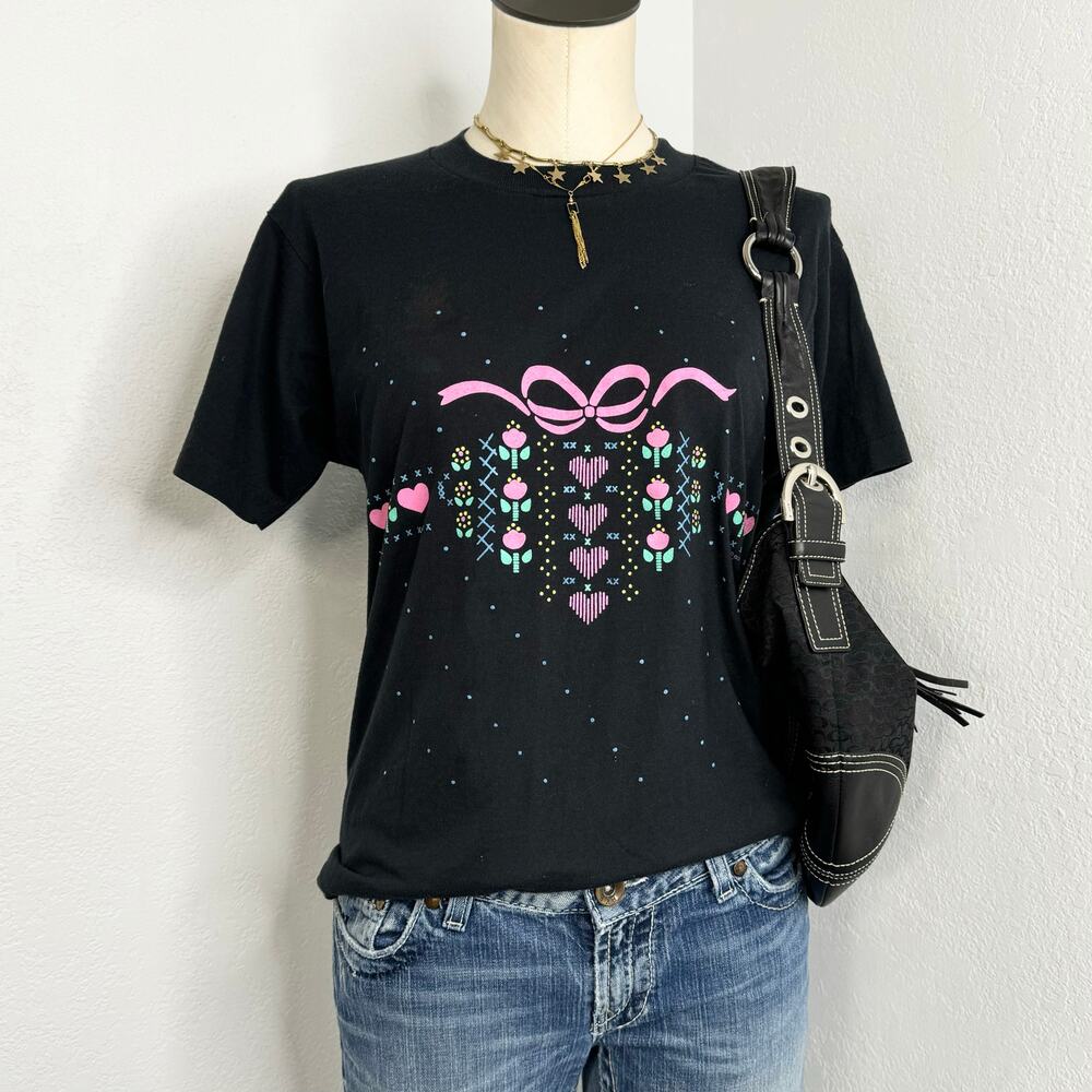 Vintage Bow Heart Design T-Shirt Single Stitch Size Medium Screen Stars